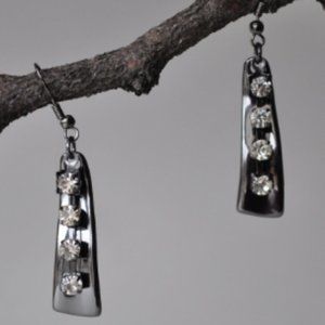 curvy antique silver and clear rhinestone dangle earrings (160)